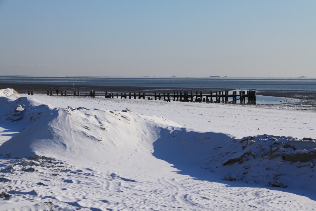 03.02.2012: Wyk, Strand mit Südstrandbrücke