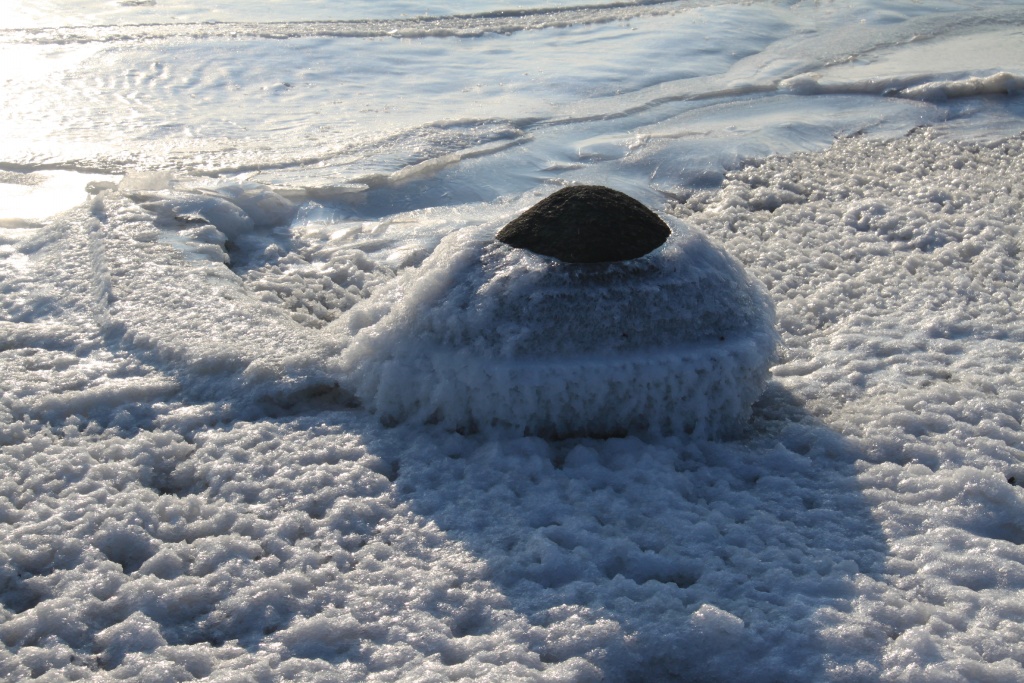 06.02.2012: Witsum, jetzt wird es richtig kalt, die Steine ziehen sich schon warm an!