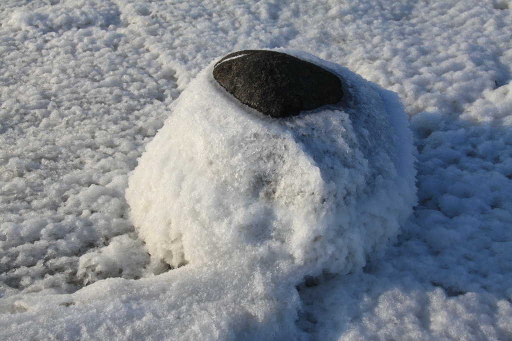 06.02.2012: Witsum, jetzt wird es richtig kalt, die Steine ziehen sich schon warm an!