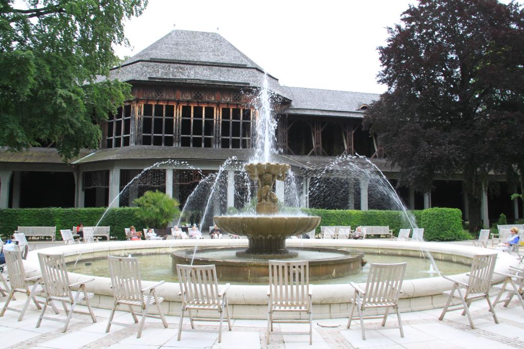 Solebrunnen und Gradierhaus